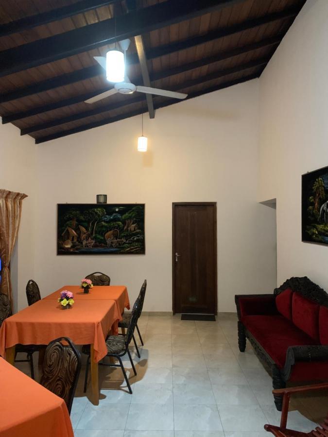 Villa Delorenta Anuradhapura Exteriör bild
